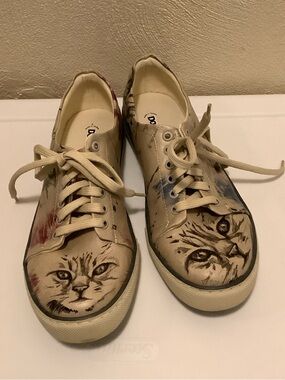 DoGo Shoes| Casual Sneakers Cat Whimsical Artsy Vegan Leather EU 40/ US 9